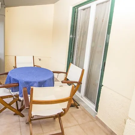 Semesterbostad Lukia Mare *